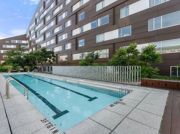 9 Wbroad Way #402, Boston, MA 02127
