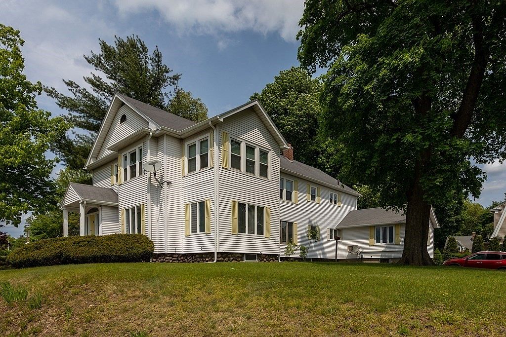 93 Burncoat St, Worcester, MA 01605 Zillow