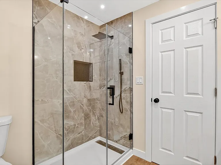 208 Coral Dr — Photo 23
