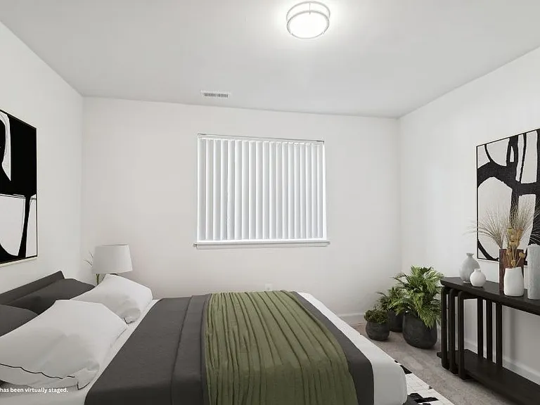 Rolling Park Apartments — Photo 8