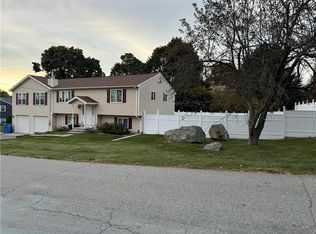 3 Betty St, Lincoln, RI 02865