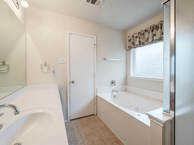 9208 Conestoga Dr — Photo 7