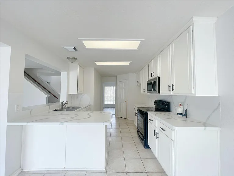 3426 Auburn Hollow Ln — Photo 7