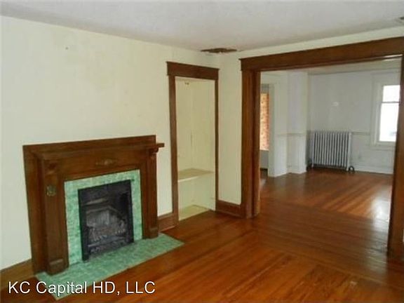 4th image of 203 E Brown St
