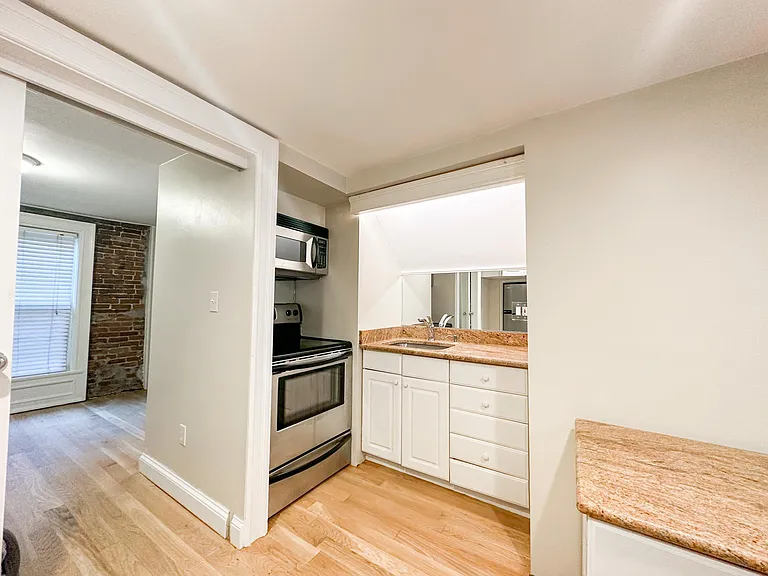 61 Phillips St #1A — Photo 4