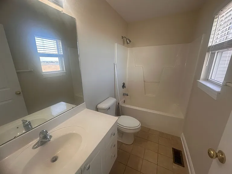 399 N New River Dr #C — Photo 20