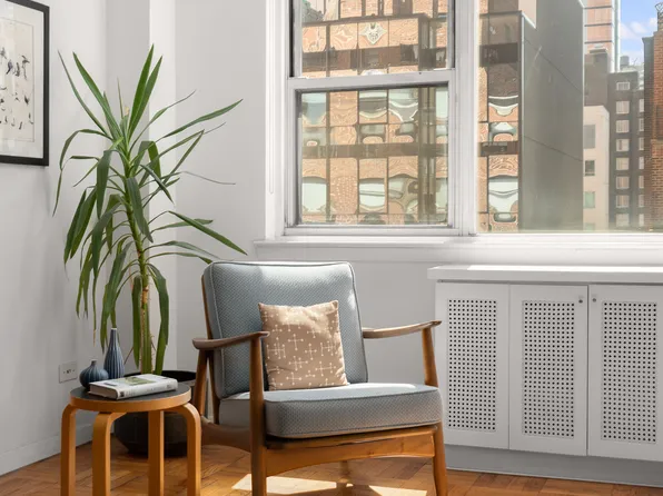 139 East 33rd Street image 2 of 9