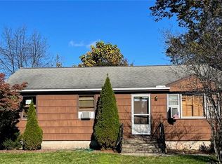 32 Hemlock St, Newington, CT 06111