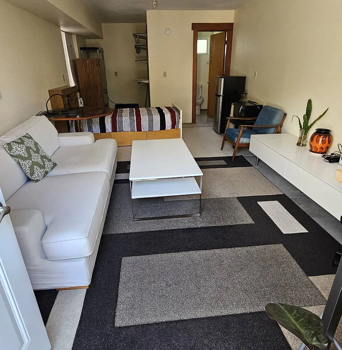 2140B Stuart St — Photo 2