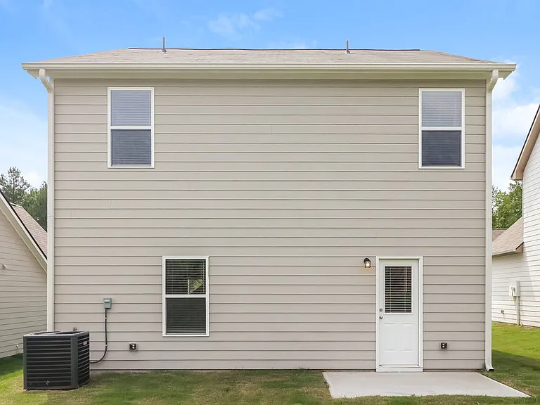 664 Mackenzie Cv — Photo 17