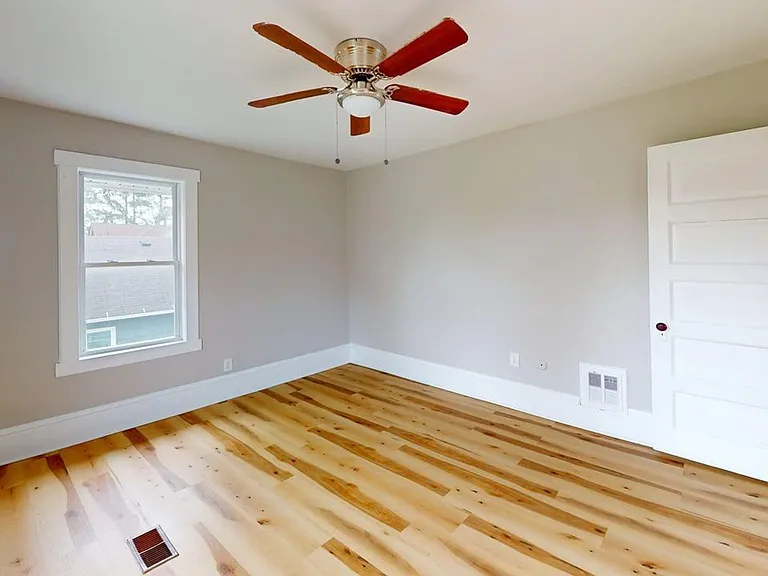 579 Broadway Ave — Photo 11