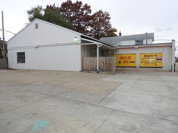 2nd image of 840 S Genesee St