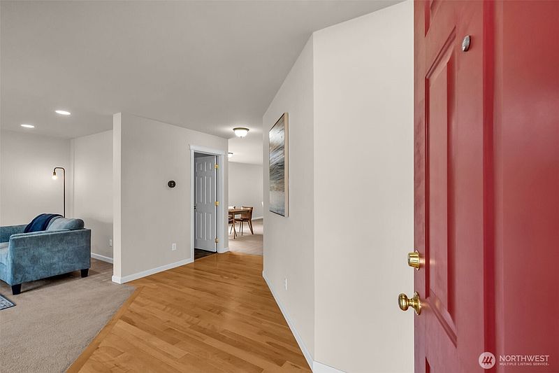 3rd image of 20504 Horizon Way SE