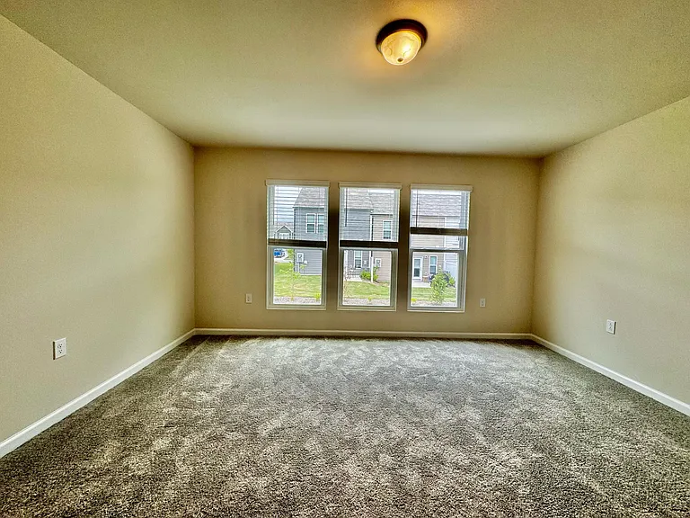 857 McKenzie Park Ter — Photo 12