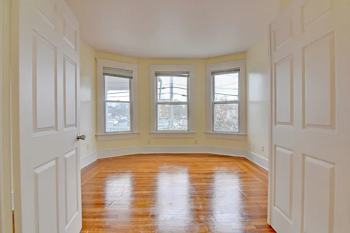 331 Center St — Photo 1