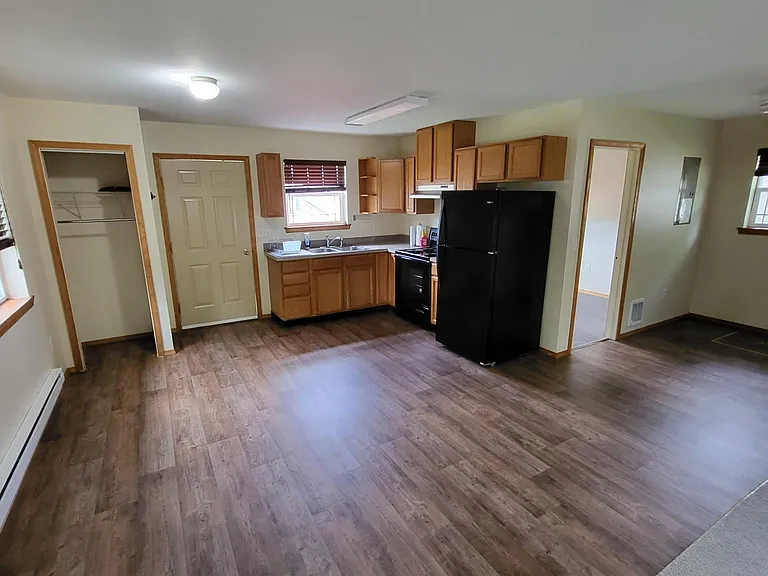 2027 N Sanders St — Photo 4