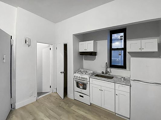 2nd image of 1741 Amsterdam Ave #4C