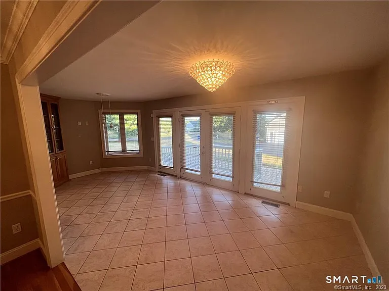 6 Kingsley Dr — Photo 23