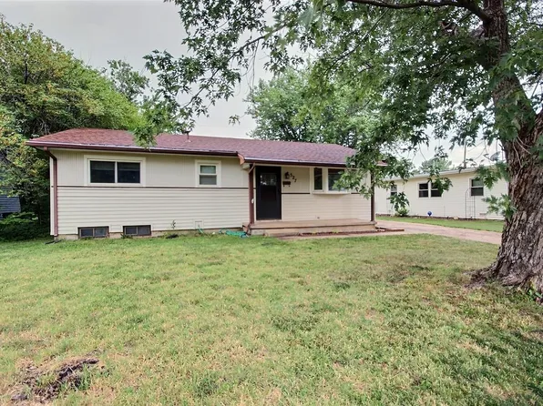 527 Meeds Dr, Valley Center, KS 67147