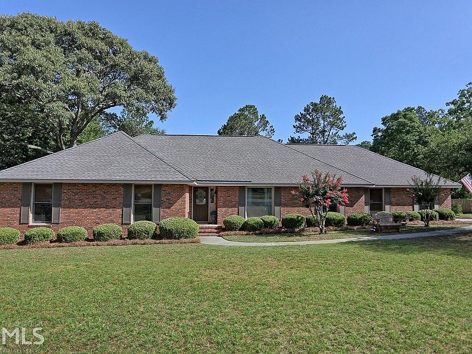 1st image of 110 Pine Bluff Dr