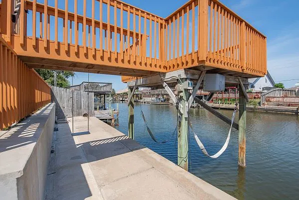 15210 Main Royal Dr — Photo 24