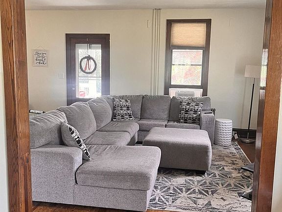 3rd image of 106 E Houston Ave