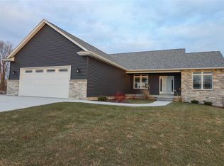 6435 Fairhaven Rd, Davenport, IA 52807