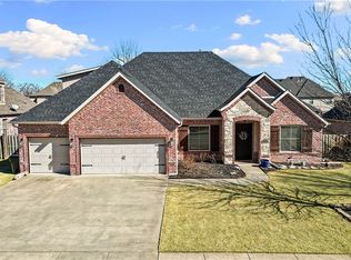 5703 S 45th St, Rogers, AR 72758