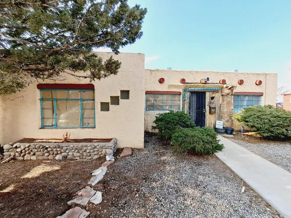 207-213 Alcazar St NE, Albuquerque, NM 87108