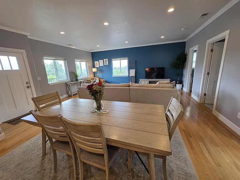 710 Landis Cir — Photo 8