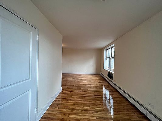 3rd image of 86-25 Van Wyck Expressway E Service Rd #3002