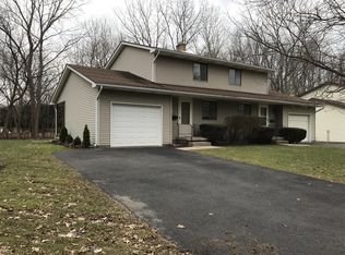 325 Willowbrooke Dr, Brockport, NY 14420