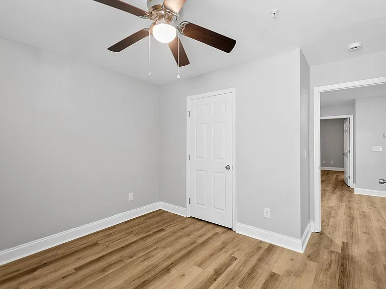 Crestview Apartments — Photo 34
