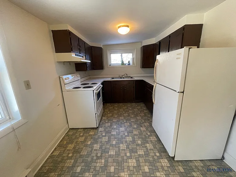 84 W Main St — Photo 4