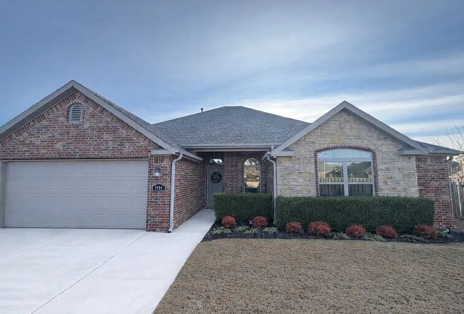 4 bed, 1875 sqft, $2,450 — Photo 2
