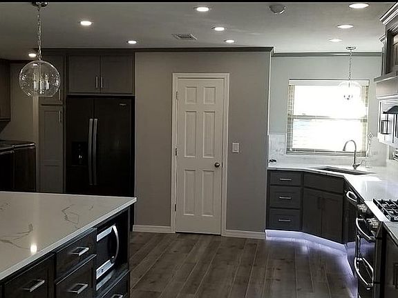3rd image of 2329 Chestnut Dr