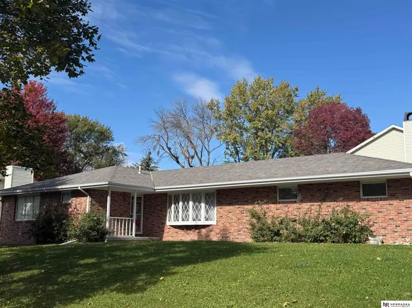 8032 Lowell Ave, Lincoln, NE 68506