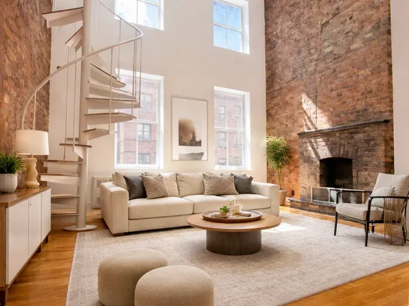 207 W 22nd St #3, New York, NY 10011