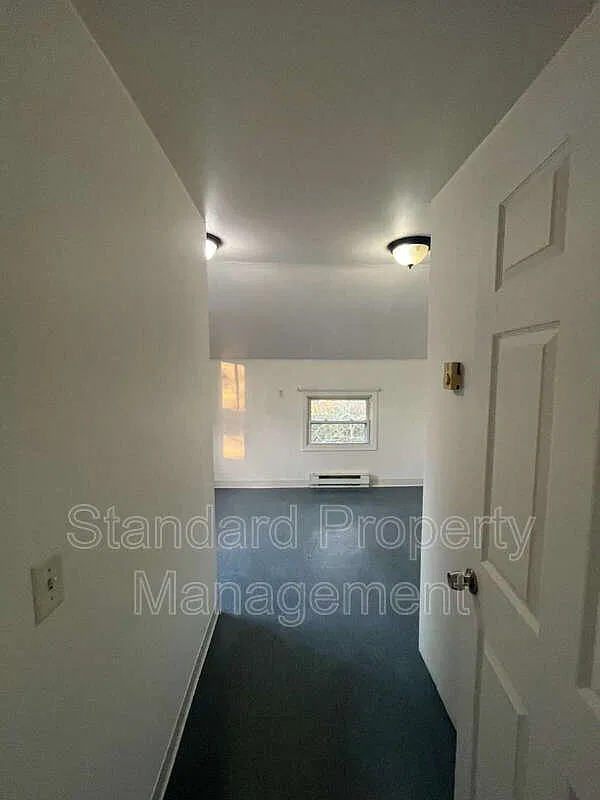 3 bed, 1.0 bath, $1,650 — Photo 3