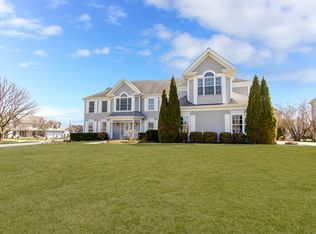 38 Christina Cir, Wheaton, IL 60189