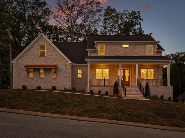 2033 Angler Dr, Soddy Daisy, TN 37379