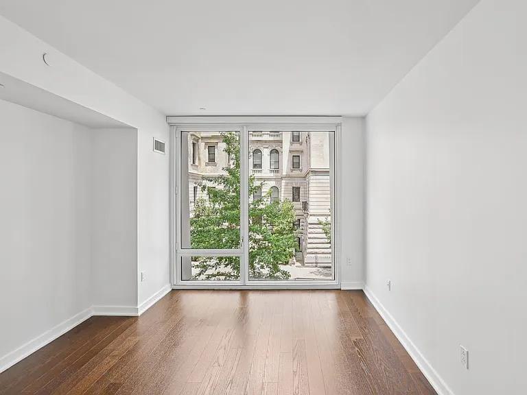 400 W 113th St #327 — Photo 6