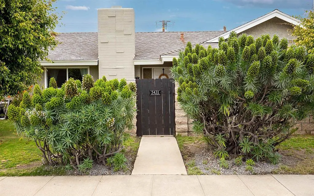4 bed, 1600 sqft, $4,390 — Photo 1