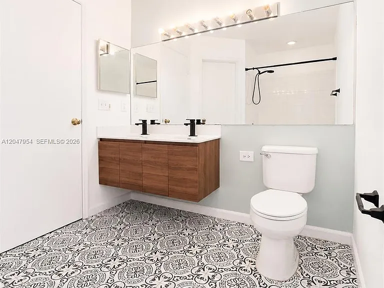 3 Whitehead Cir #3 — Photo 21