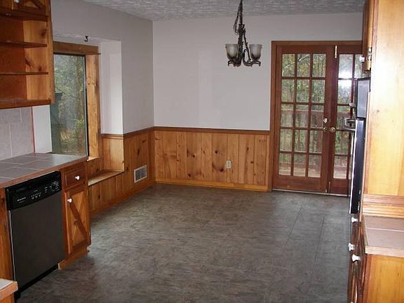 dining area w/french door