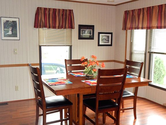 eat in kitchen