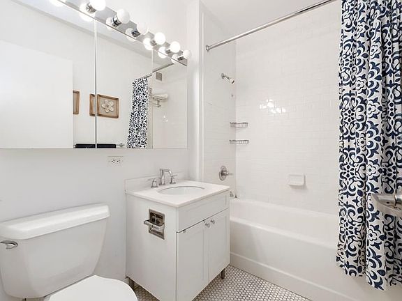 5th image of 99 John St APT 1408