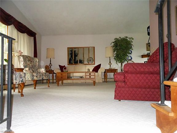 5th image of 899 Martindale Dr