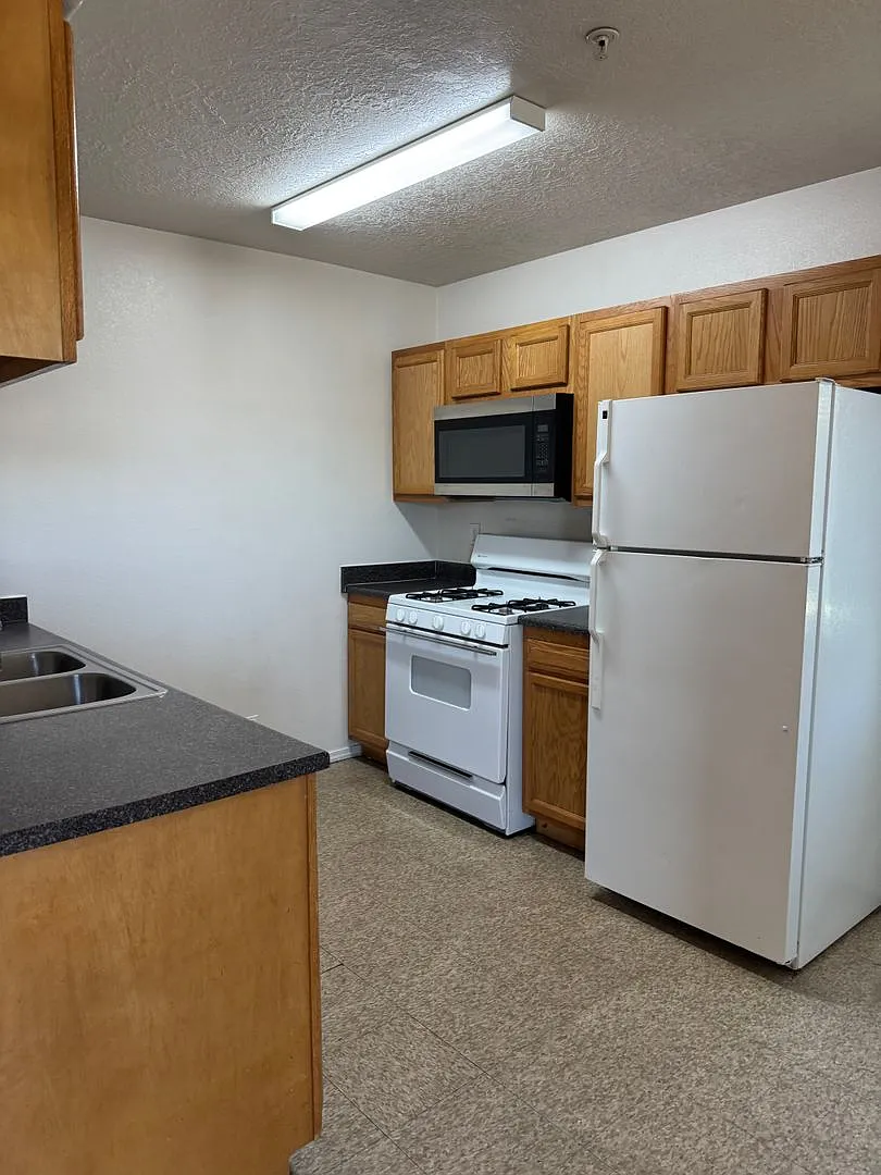 North Valley 2nd story 2/BD 1/BA gated community — Photo 4