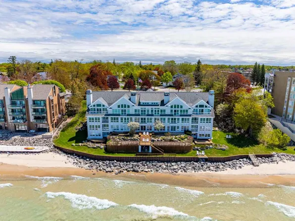 301 Michigan Ave APT 13, Charlevoix, MI 49720
